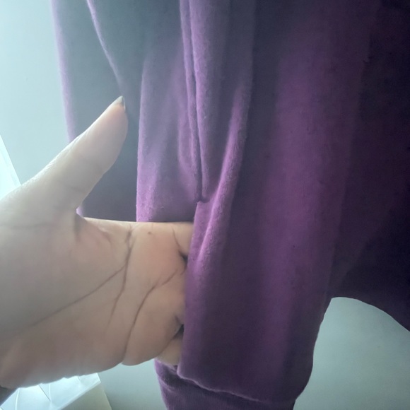 Rebook dark a purple sweatshirts - Picture 4 of 5